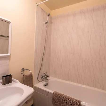 Holiday home Charming Townhouse Just Off Orange Sq - 4 Bedrooms *