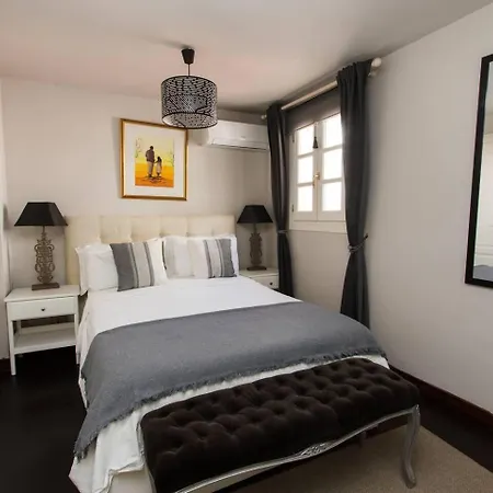 Charming Townhouse Just Off Orange Sq - 4 Bedrooms Holiday home Marbella