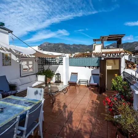 Charming Townhouse Just Off Orange Sq - 4 Bedrooms Holiday home