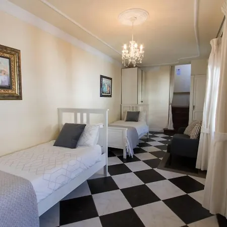Charming Townhouse Just Off Orange Sq - 4 Bedrooms Marbella