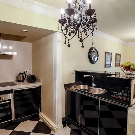 Charming Townhouse Just Off Orange Sq - 4 Bedrooms Holiday home
