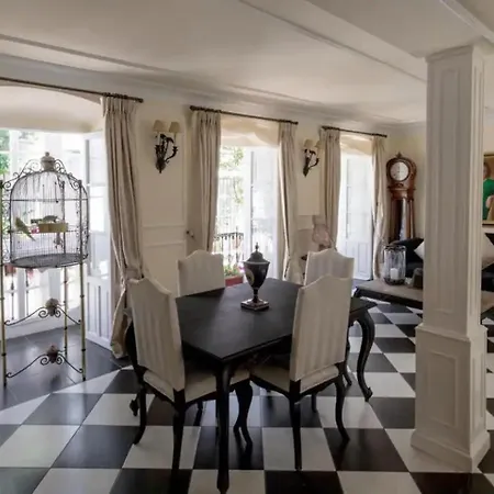 Holiday home Charming Townhouse Just Off Orange Sq - 4 Bedrooms