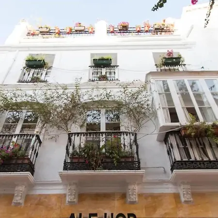 Charming Townhouse Just Off Orange Sq - 4 Bedrooms Holiday home Marbella