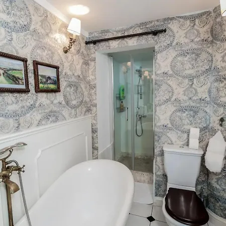Charming Townhouse Just Off Orange Sq - 4 Bedrooms Marbella
