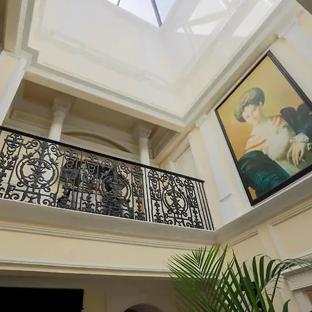 Charming Townhouse Just Off Orange Sq - 4 Bedrooms *
