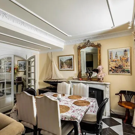 Charming Townhouse Just Off Orange Sq - 4 Bedrooms *
