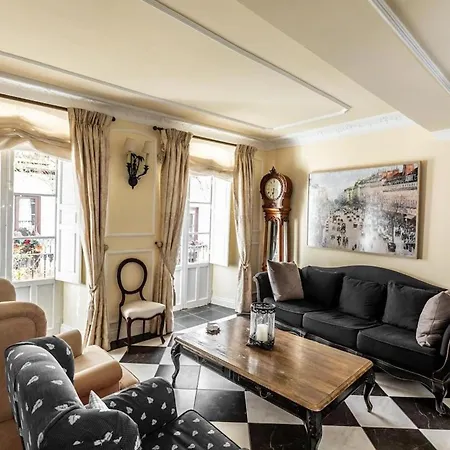 Charming Townhouse Just Off Orange Sq - 4 Bedrooms